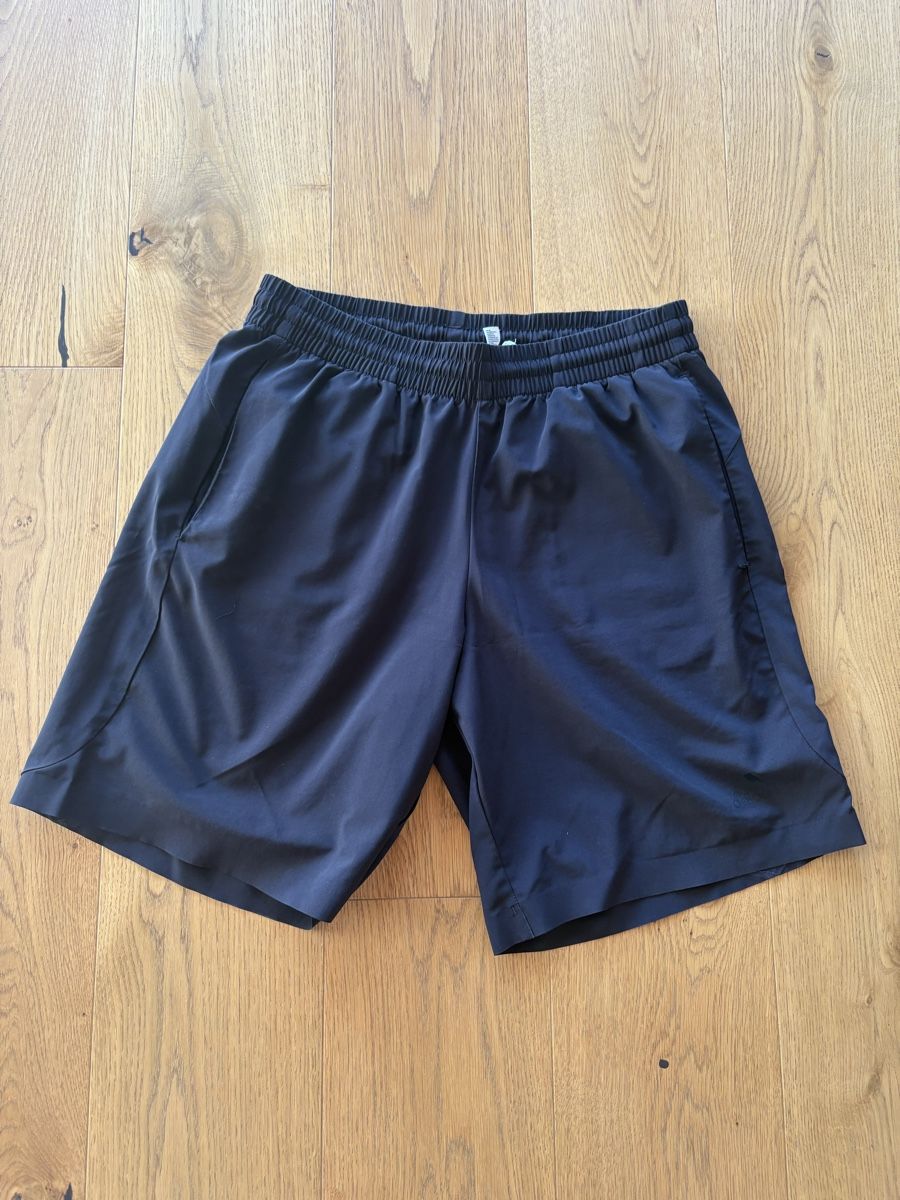 Adidas Hosen: Sporthose Adidas – Gebraucht aus Falera von Casutt