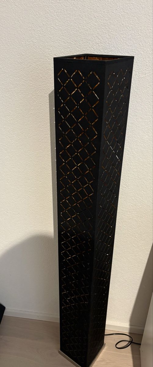 Lampade: Stehlampe schwarz - 118cm hoch – Usato da Rickenbach b. Wil venduto da Osii01 1