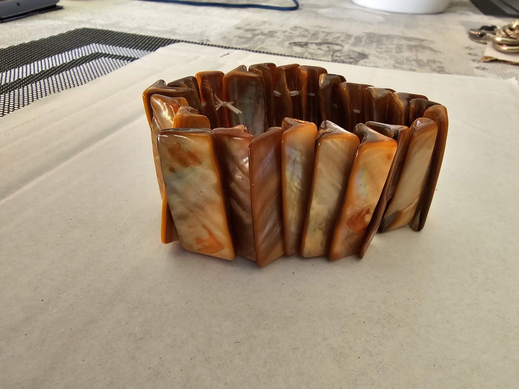 Armbänder & -reifen: Stretch Armband mit Perlmutt Perlen, Orange ca. 21 cm – Gebraucht aus Münchenbuchsee von babilibern 3