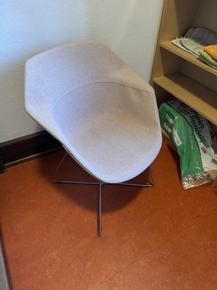 Pfister Sedie: Light pink office chair – Usato da Zürich venduto da adarvish 2