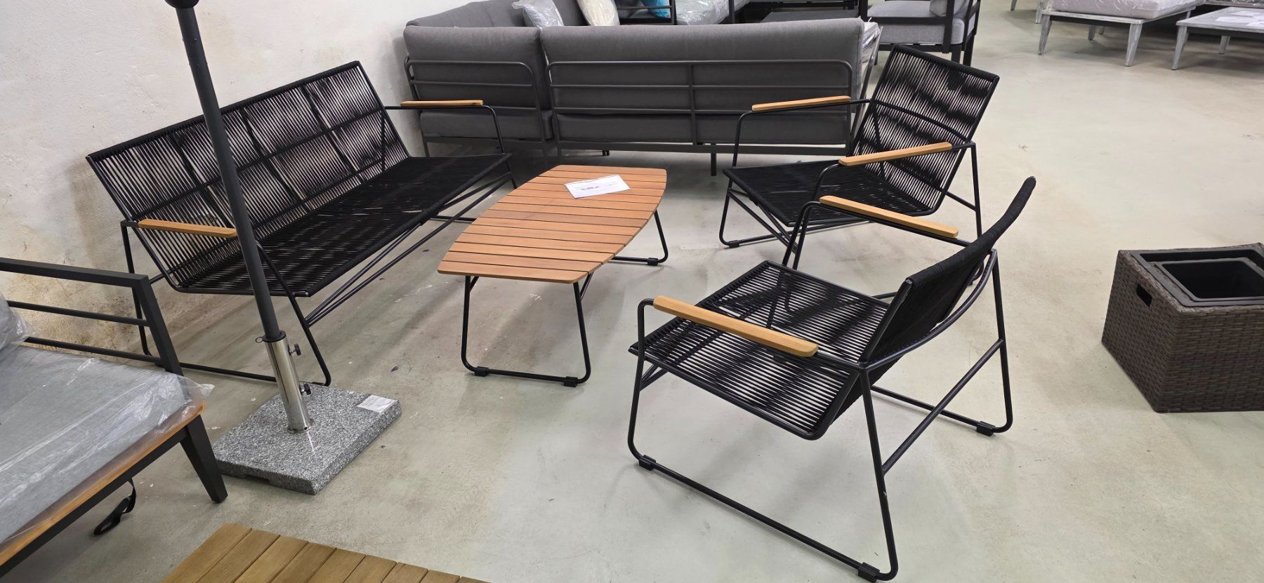 Sofas: Gartenlounge Kissen fehlen. – Neu und originalverpackt aus Lützelflüh-Goldb von Rampenverkauf_72_