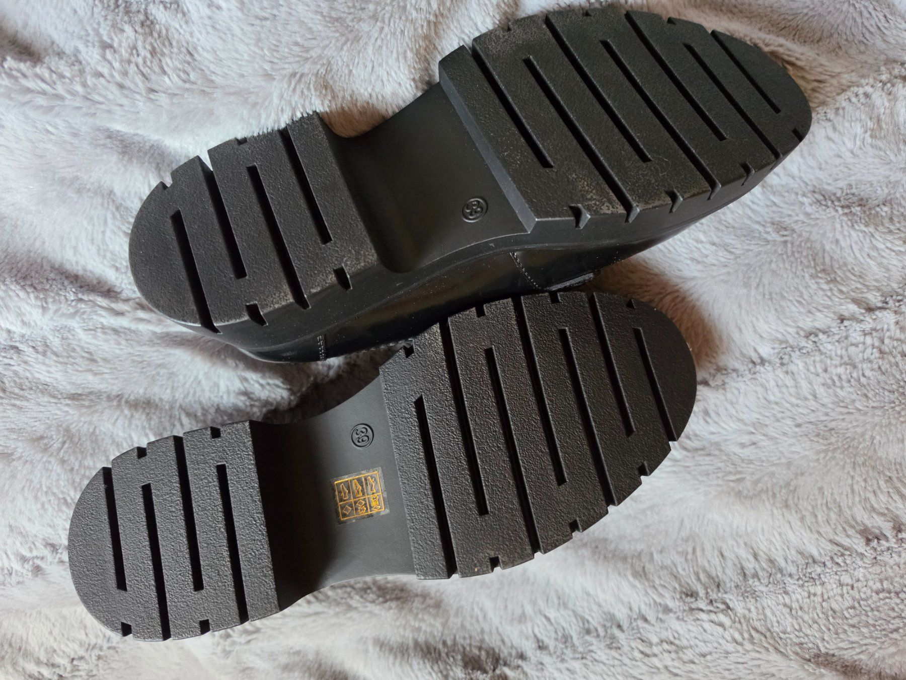 Scarpe da donna: Leder-Schuh Slipper (Regarde le ciel) – Nuovo (secondo la descrizione) da Vättis venduto da inf_22yv 2