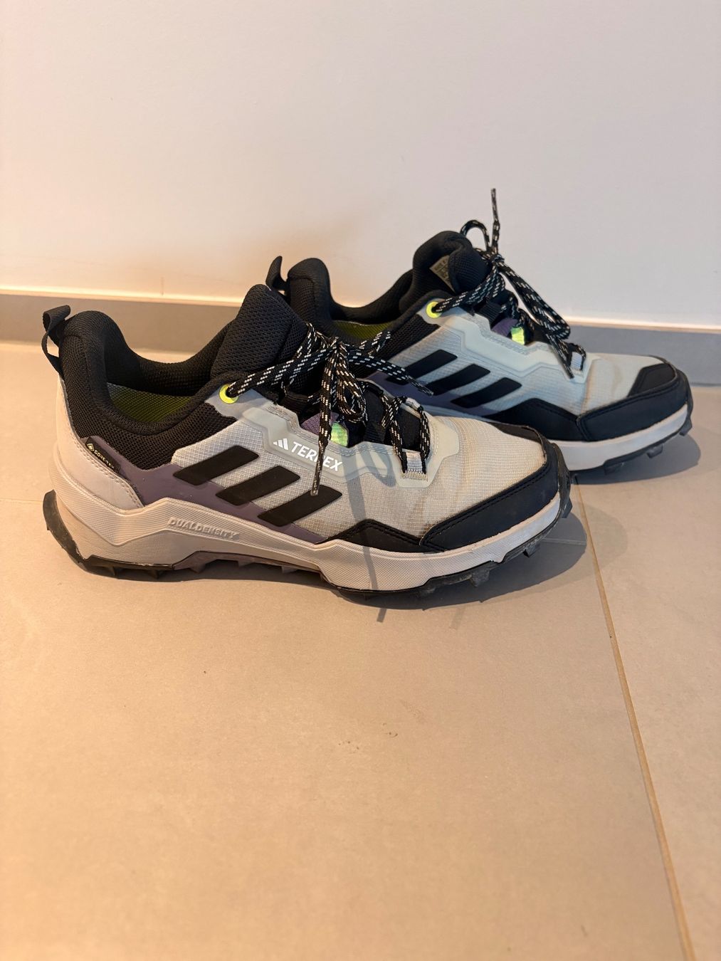 Adidas Scarpe da donna: Adidas Trekkingschuhe Damen – Usato da Horw venduto da esjoeberg