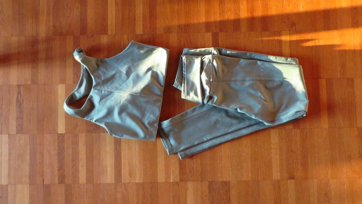 Leggings: Yoga Kombi, Hose und Oberteil – Usato da Wetzikon ZH venduto da Purple_Jersey