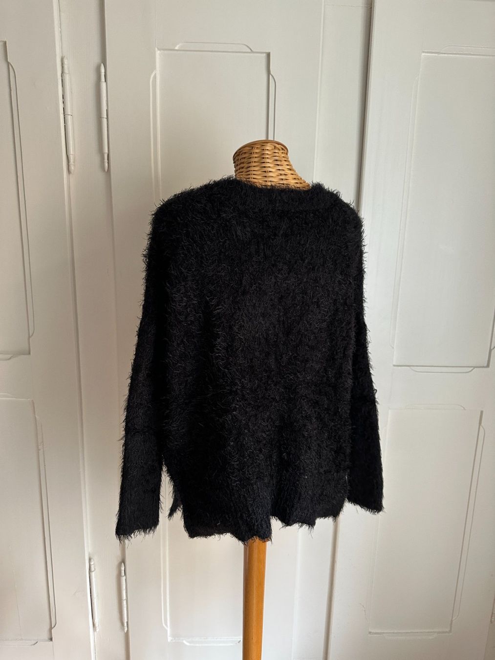 H&M Maglioni & Felpe: Pullover schwarz flauschig - XS – Usato da Zürich venduto da Diazaio 2