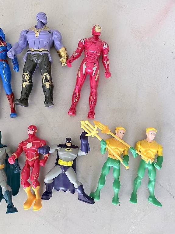 Statuette: Superhelden-Figuren – Usato da Ebikon venduto da immo-th 2