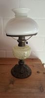 Alte Petroleumlampe, um 1900 (elektrifiziert)