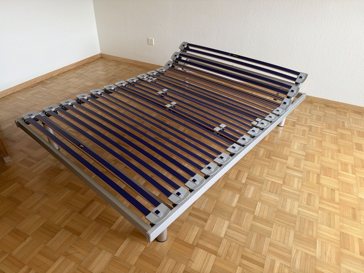 Pfister Lits: Bett mit Lattenrost – D'occasion à Seuzach par Turner32