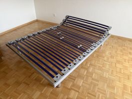 Bett mit Lattenrost