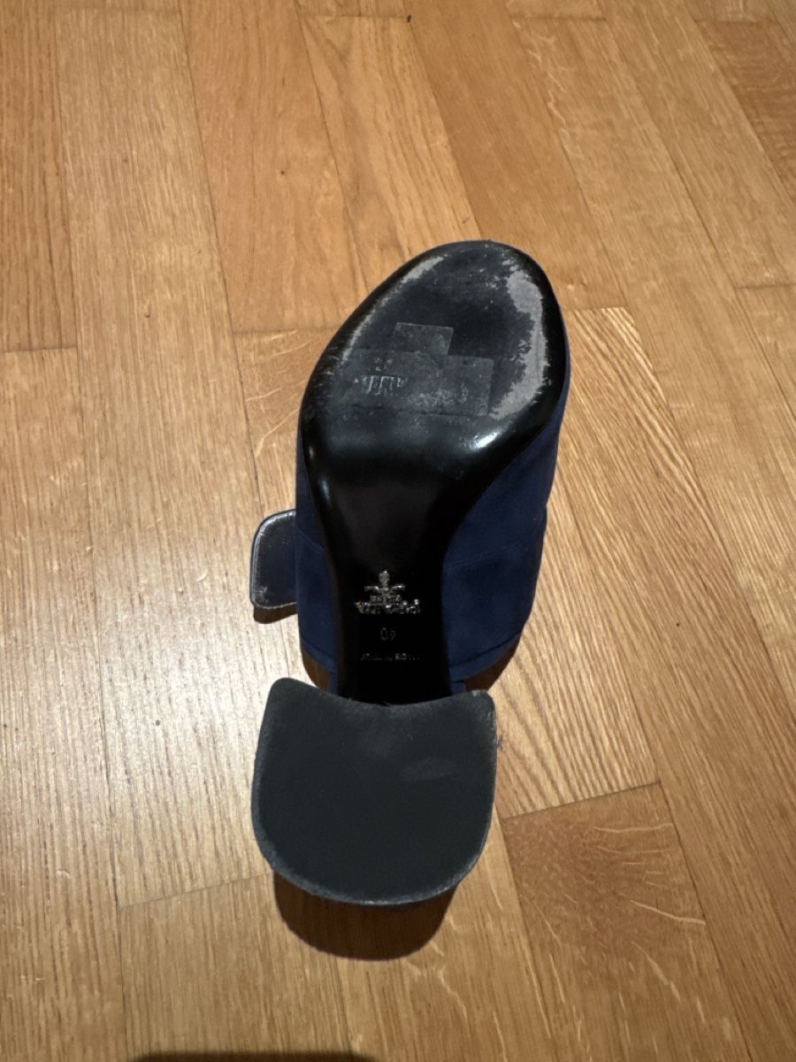 Prada Scarpe da donna: Prada Navy Suede Mules Size 40 Silver Ball Accent – Usato da Schlieren venduto da GaRe2509 2