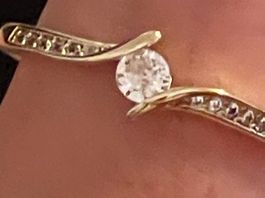 Très Jolie bague vintag 58 pierre moissanite neuve et solide