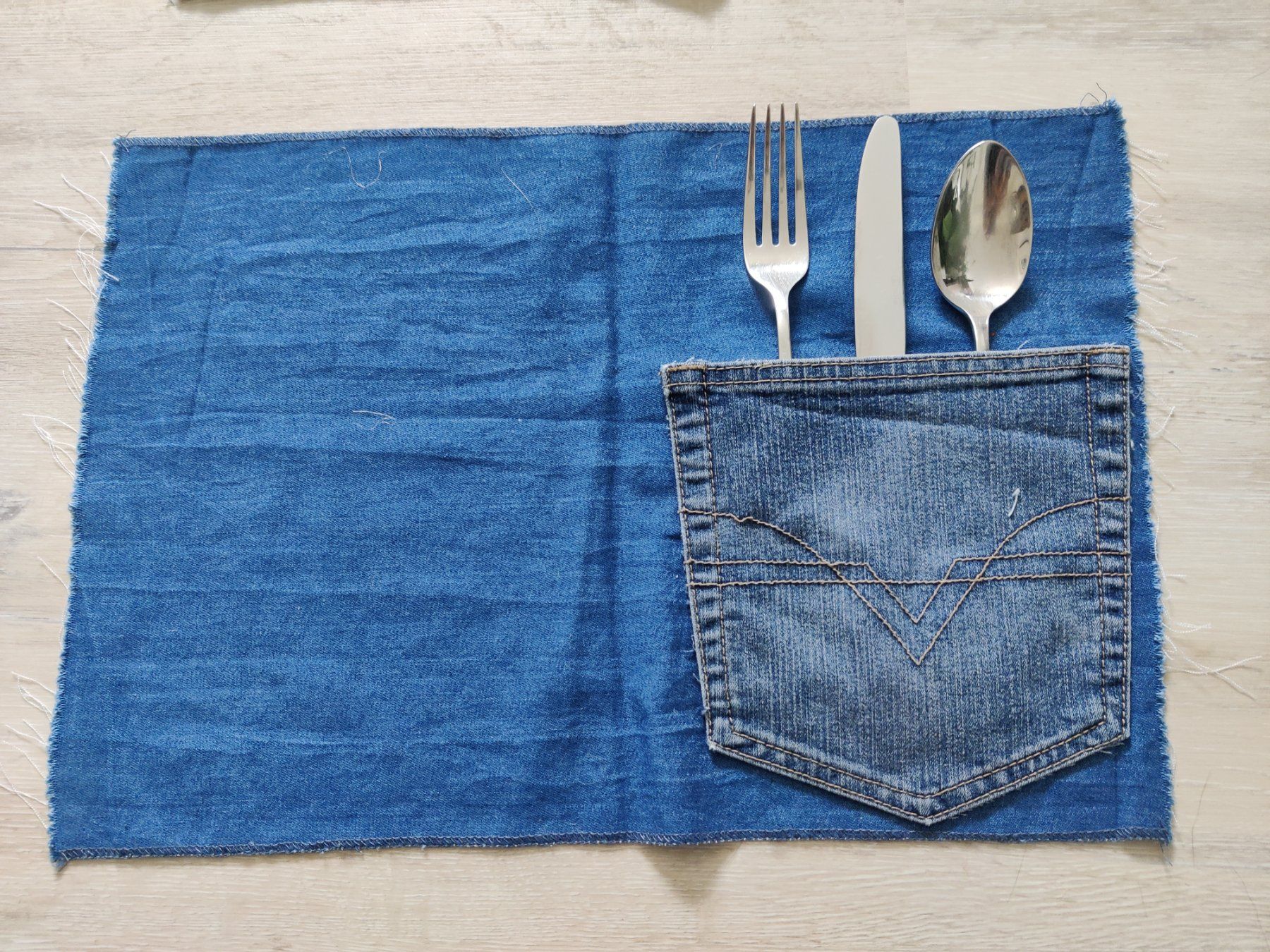 Set di tavolo e panche: 4x Jeans Tischsets und Tischtuch – Usato da Zofingen venduto da Danmu1981 3