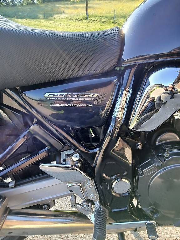 Strada: Suzuki GSX 750 – Usato da Necker venduto da Tw90 4