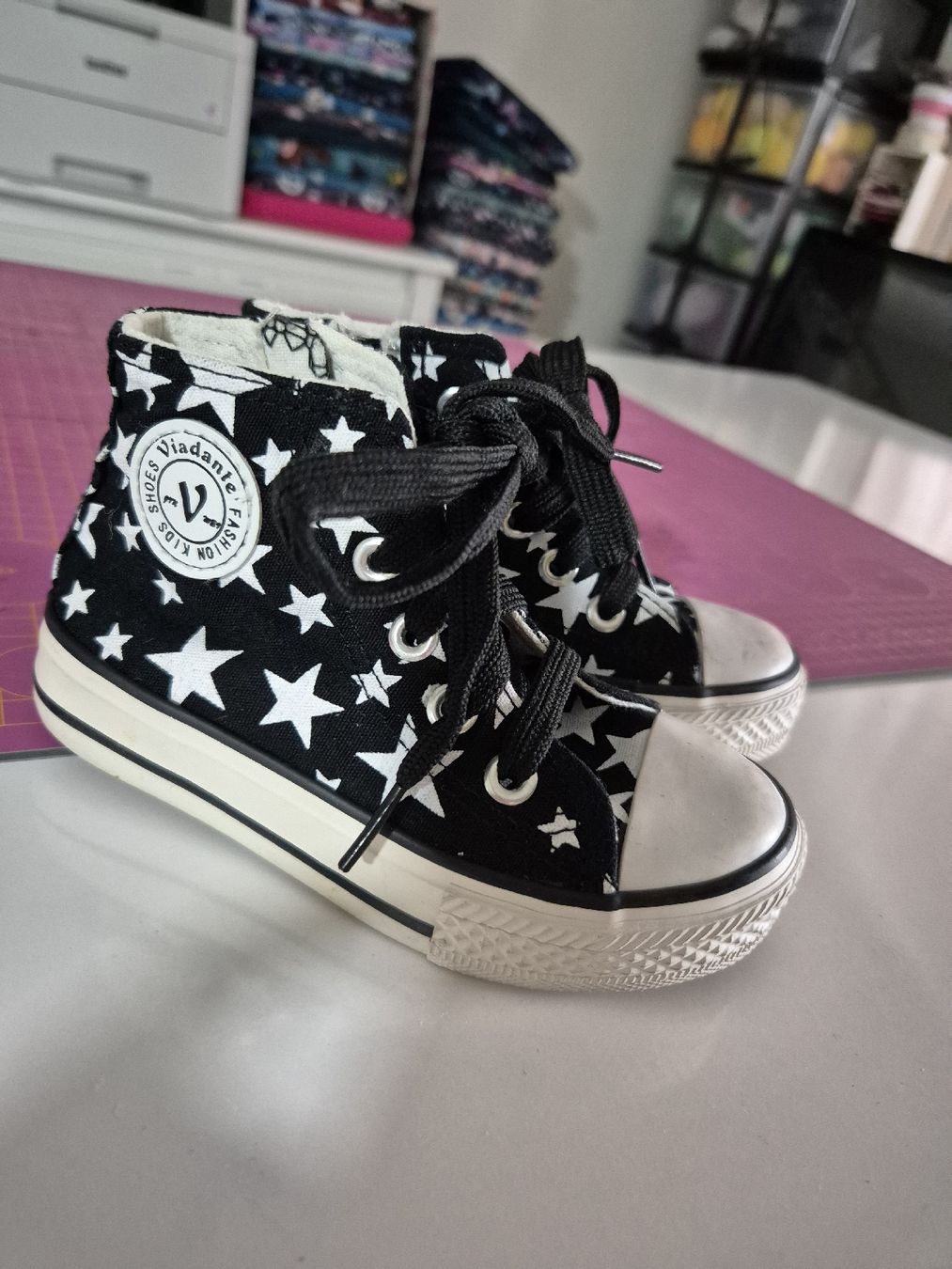 Scarpe per ragazzi: sneaker wie Converse Sterne 25 – Usato da Wynigen venduto da La_Talpa