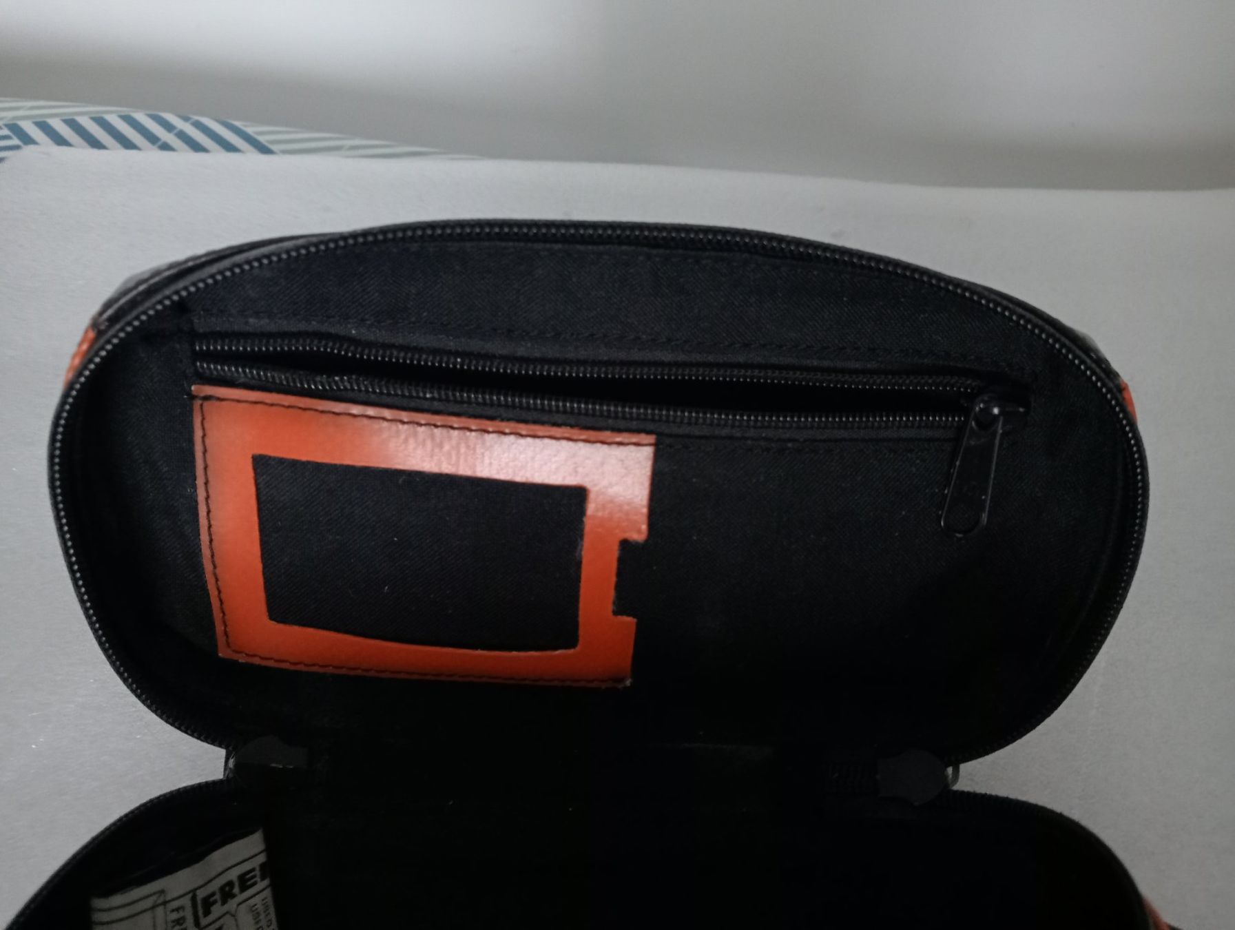 Freitag Custodie per cosmetici: Freitag Necessaire, Orange 🍊 Farbe – Usato da Zürich venduto da sendbad 5
