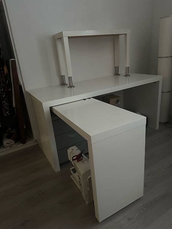 Ikea Scrivanie: Schreibtisch weiss mit Auszug – Usato da Pfäffikon ZH venduto da thf_rqs2