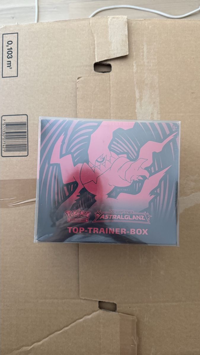 Pokémon Carte collezionabili: Pokémon Astralglanz Top-Trainer-Box – Nuovo e nell'imballaggio originale da Sulgen venduto da WhiskersAway