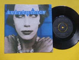 Eurythmics – Never Gonna Cry Again