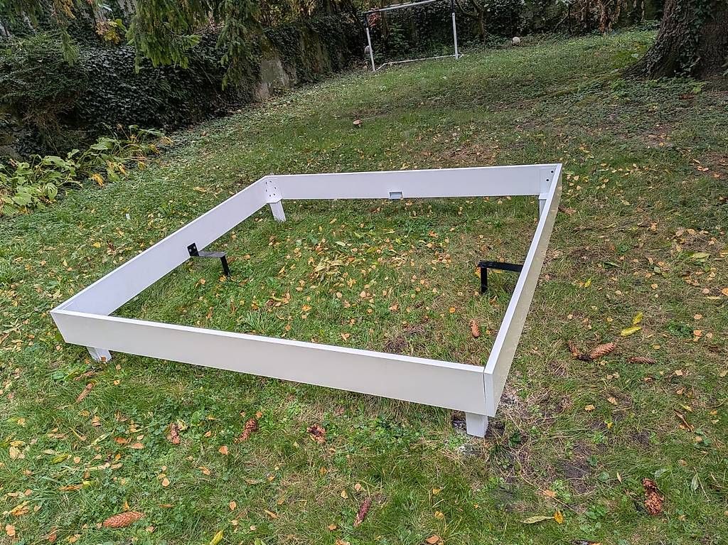 Betten: Cadre de lit blanc – Gebraucht aus Préverenges von Fbosset