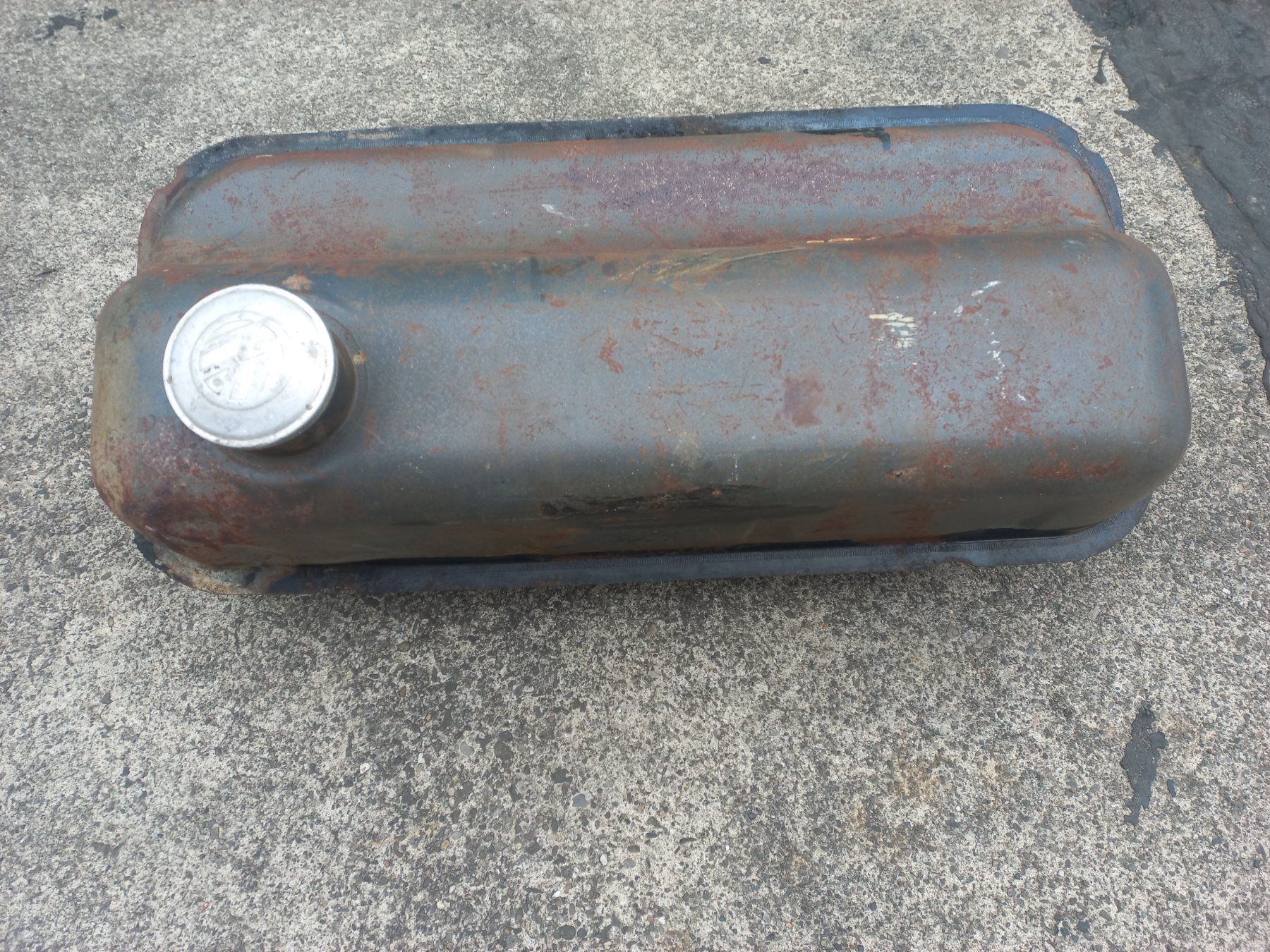 Accessori per altri veicoli: Oldtimer Benzintank mit Benzinhahn VW Käfer ca. ab 1950 – Usato da Dulliken venduto da Dullikenlerchclassic