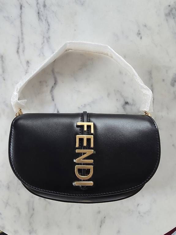 Borse da donna: FENDI wallet on chain – Nuovo e nell'imballaggio originale da Pfäffikon SZ venduto da mariapetrowich
