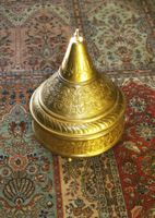 Grosser orientalischer Blech-Deckelbehälter auf 3 Füssen