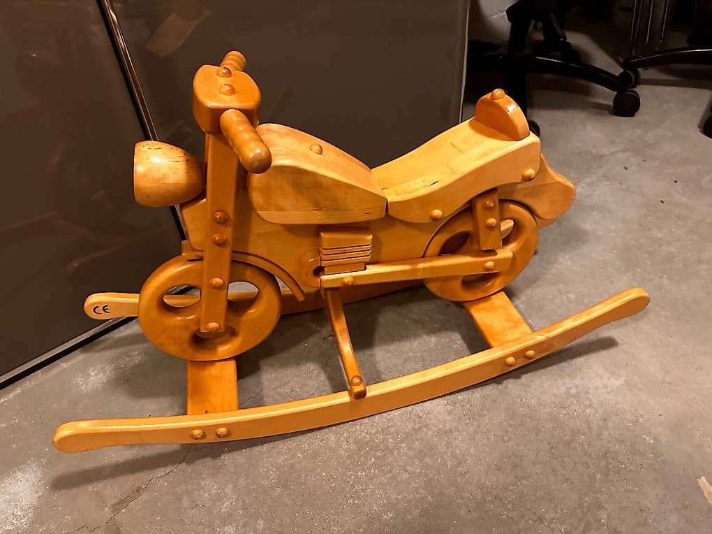 Autre balançoires de jardin: Schaukel/Wippe Motorrad Holz ab 2-Jährig – D'occasion à Birsfelden par Mischi03