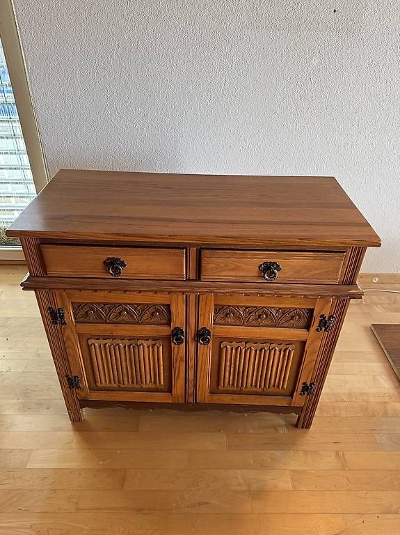 Cassettiere: Massives Holz-Sideboard / Kommode  rustikaler Stil – Usato da Möriken AG venduto da nma_2hx5