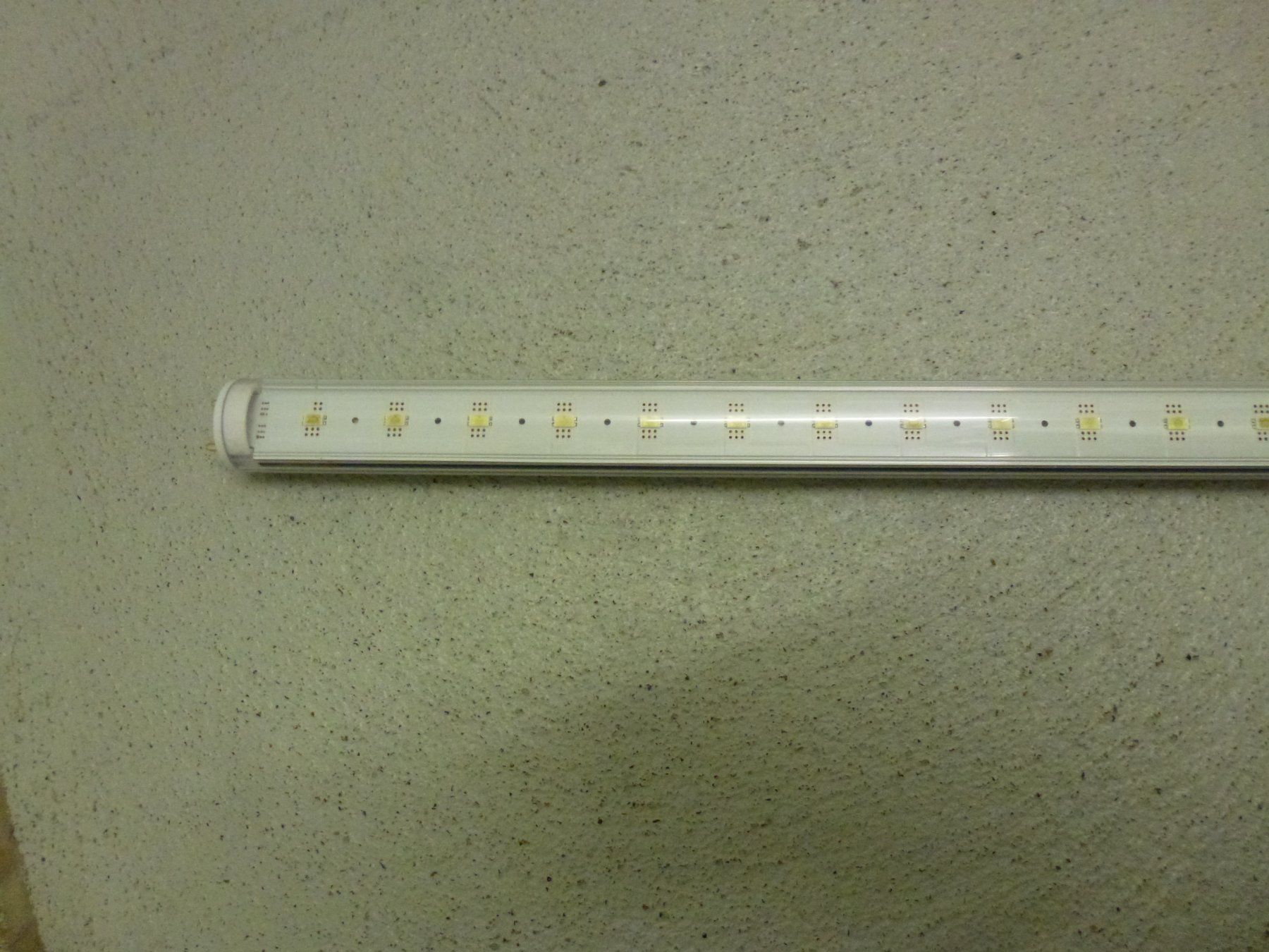 Lampes: LED Röhre Lightdec 18W 1200mm weiss – D'occasion à Hombrechtikon par HGK50 1
