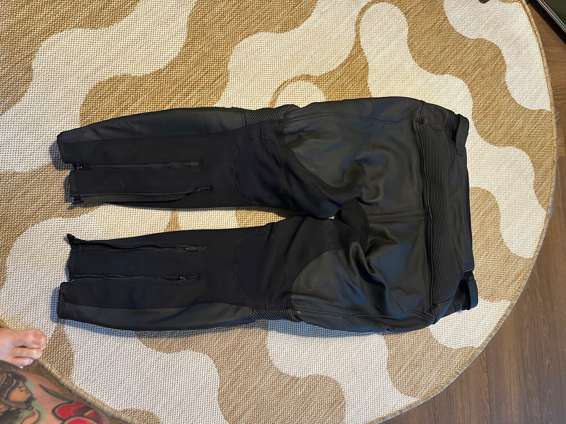 Dainese Pantaloni: DAINESE Lederhose Delta 4 grösse 54 – Usato da Rickenbach LU venduto da reachthesky 2