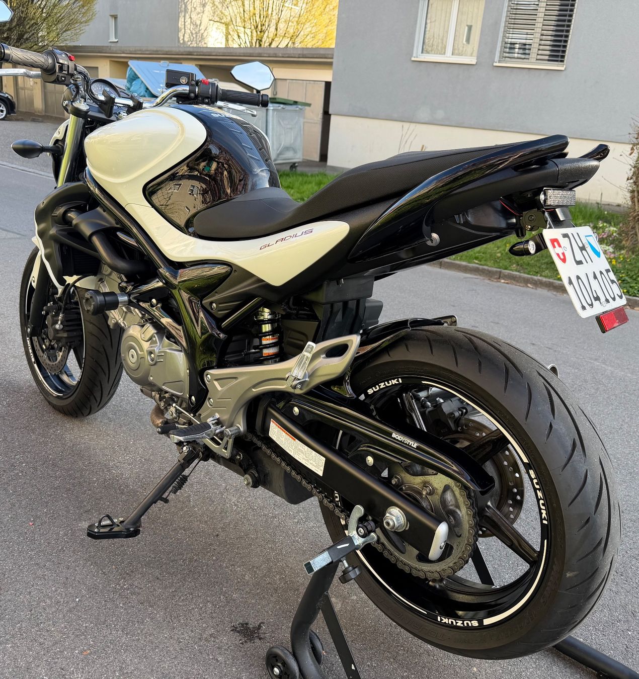 Suzuki Strada: Suzuki SFV 650 A Gladius Top Zustand – Usato da Dietikon venduto da W.Doctor 5
