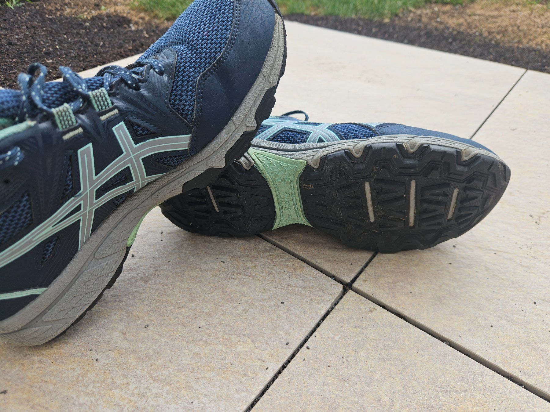 Asics Chaussures femmes: Turnschuh Asics – D'occasion à Siebnen par bienemaya08 2