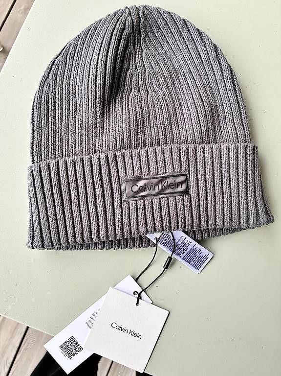 Copricapi, berretti & cappellini: Calvin Klein PATCH CHUNKY Mütze / Farbe iron gate, neu – Usato da Arlesheim venduto da jonasrapp1981