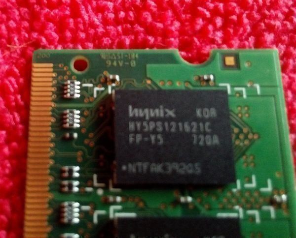 Memoria / RAM: 2 x 512 MB hynix PC2-5300S-555-12 – Usato da Zürich venduto da Zurich 3