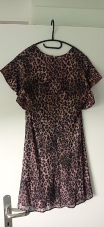 Guess Kleid mit Leo-Muster, Gr. S, perfekt für den Sommer!
