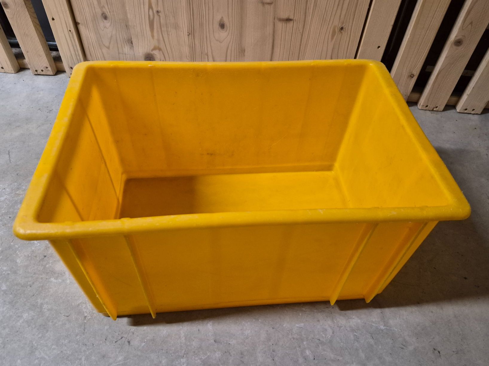 Contenitori & Simili: Bac jaune plastique grand format, occasion, robuste – Usato da Satigny venduto da salvatore73 1