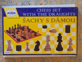 Schach- und Damenspiel