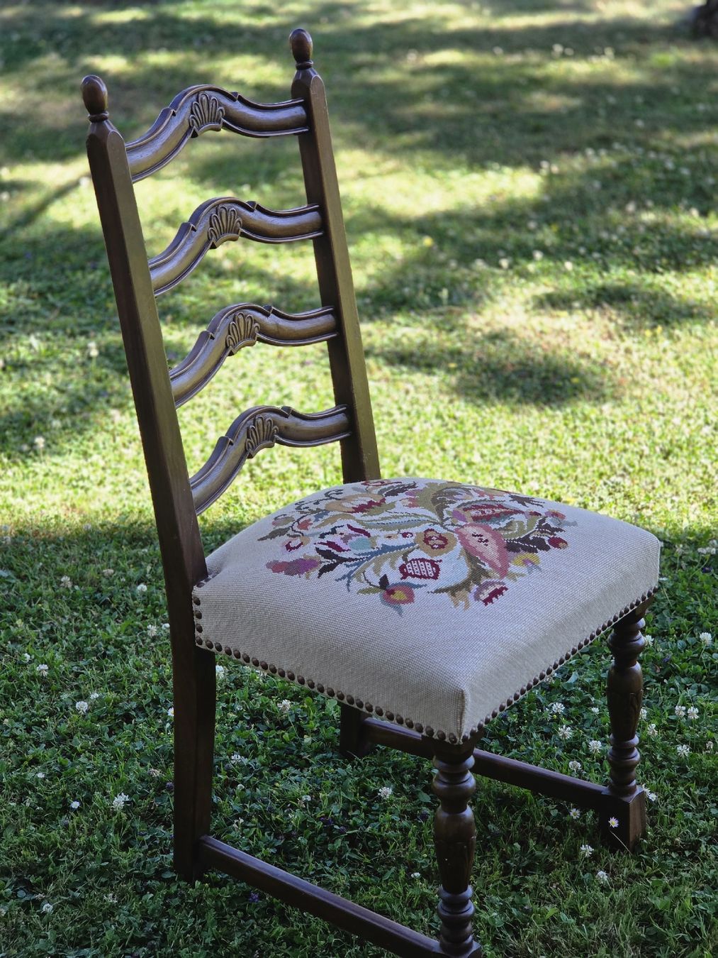 Stühle: Chaise avec motif floral – Gebraucht aus Mont-sur-Rolle von Jolie_brocante 1