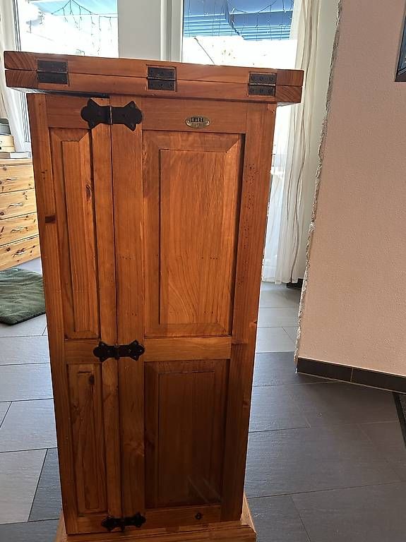 Armoires: Aufklappbarer Barschrank – D'occasion à Stetten SH par Wohtan0815 2