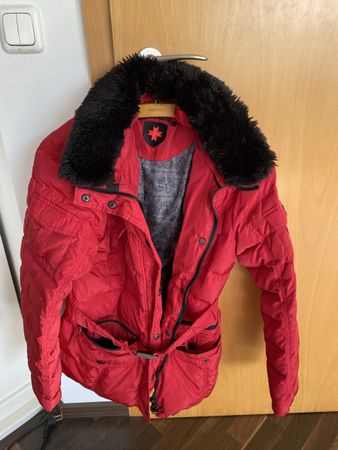 Rote Winterjacke von Wellensteyn mit Fellkapuze, Grösse M
