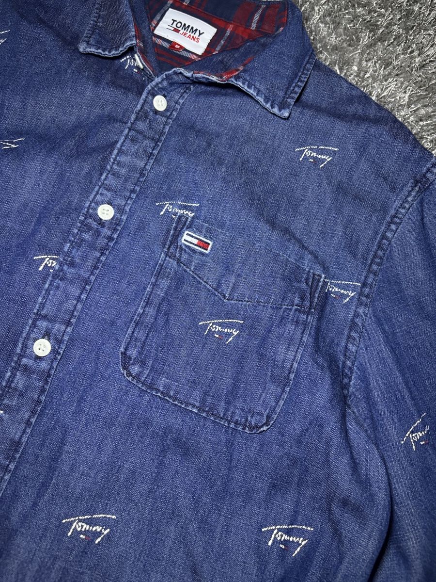 Tommy Hilfiger Chemises: Tommy Jeans Men's Denim Shirt  – D'occasion à Brislach par edu_t6pq 1