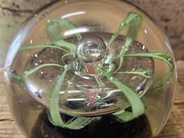 Papiergewicht Glas mit grüner Einschmelzung, MURANO