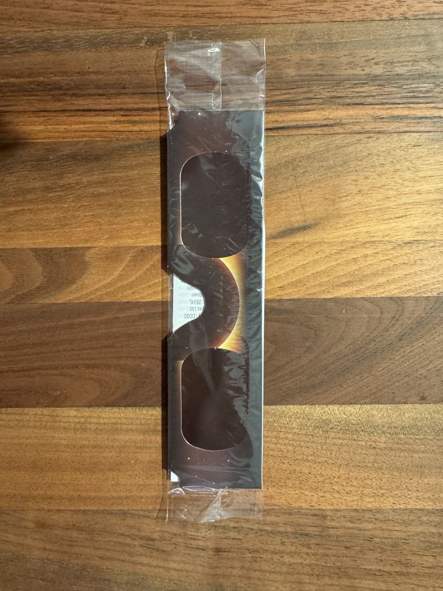 Brillen & Gläser: Sonnenfinsternis Brille – Neu und originalverpackt aus Galgenen von Kekic