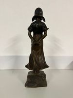 Antike Bronze Figur, Mädchen mit Hut, Top Zustand!