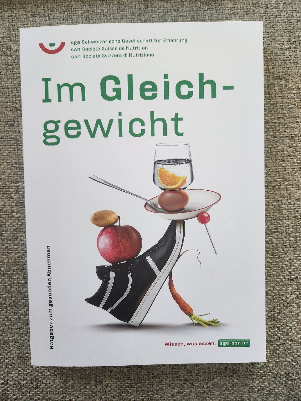 Libri: 3 Ernährungsratgeber: "Im Gleichgewicht" uvm. – Nuovo (secondo la descrizione) da Schlieren venduto da est_b2px 1