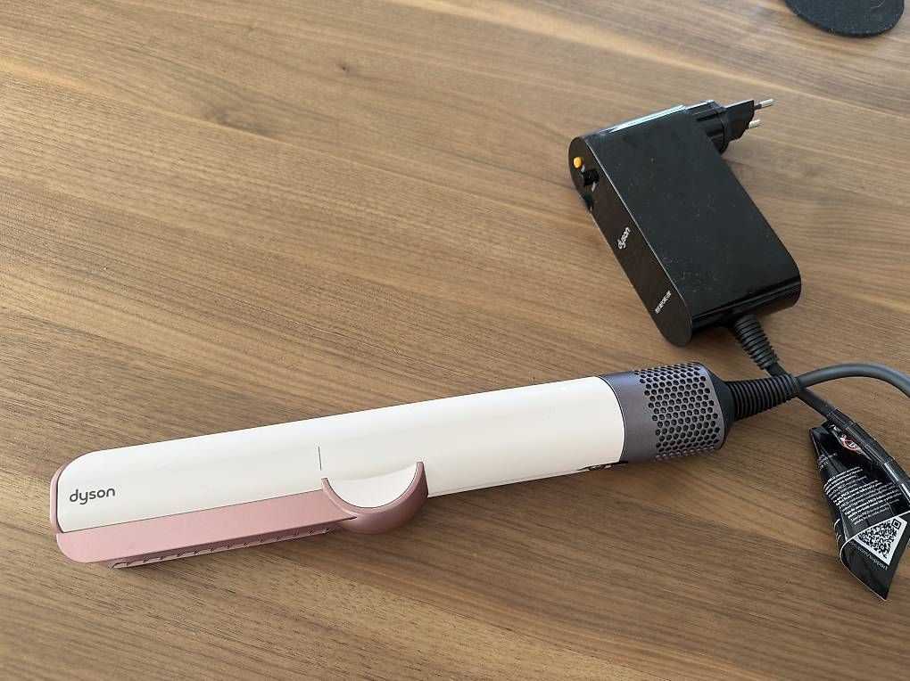 Dyson Sèche-cheveux: Dyson Airstrait mit Garantie – D'occasion à Hettiswil par chili76 1