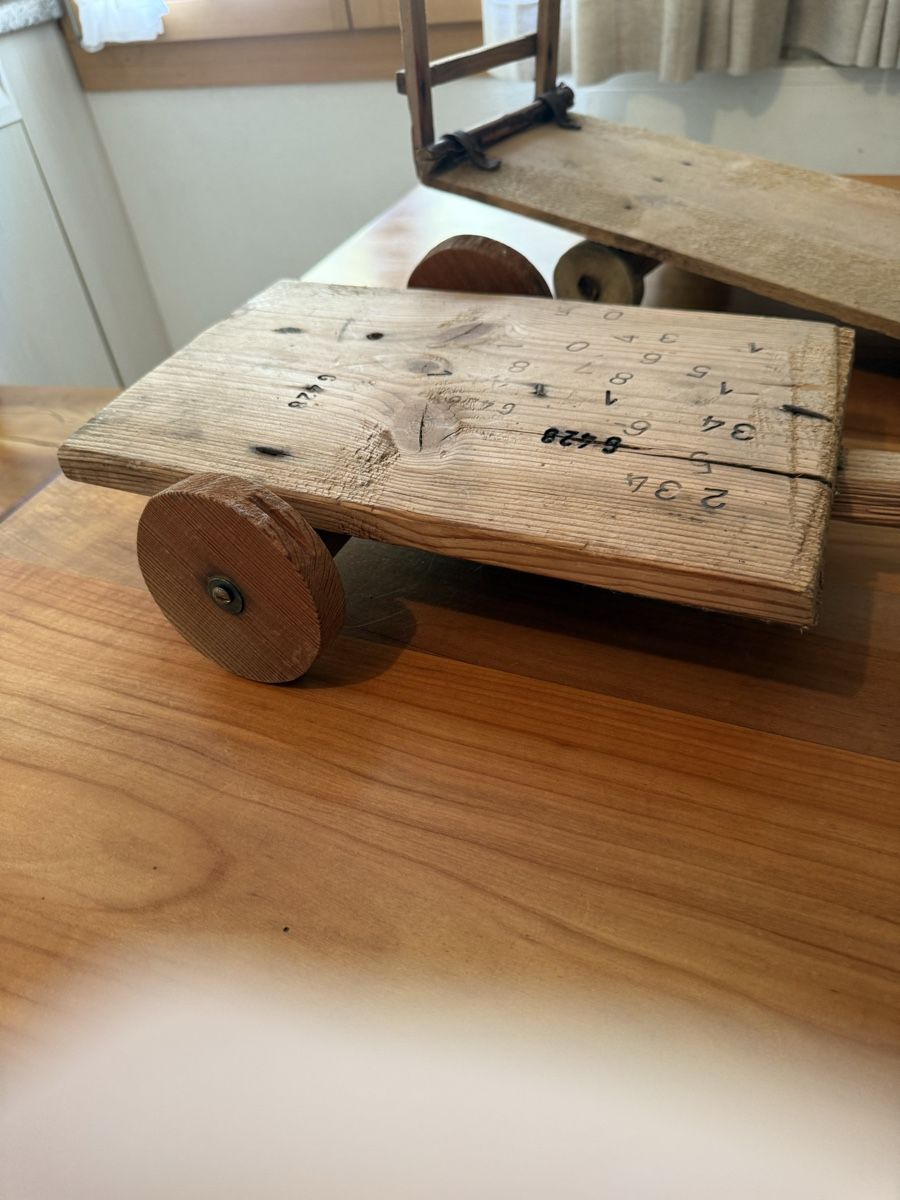 Spielzeuge: Handgemachter Holztraktor mit Anhängern  – Gebraucht aus Frick von nannali98 2