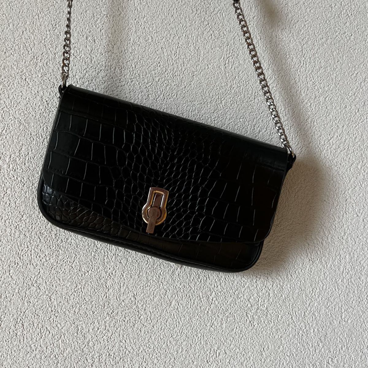 Borse da donna: Schwarze Umhämgetasche Kroko-Muster – Usato da Chur venduto da noe_mh8b 1