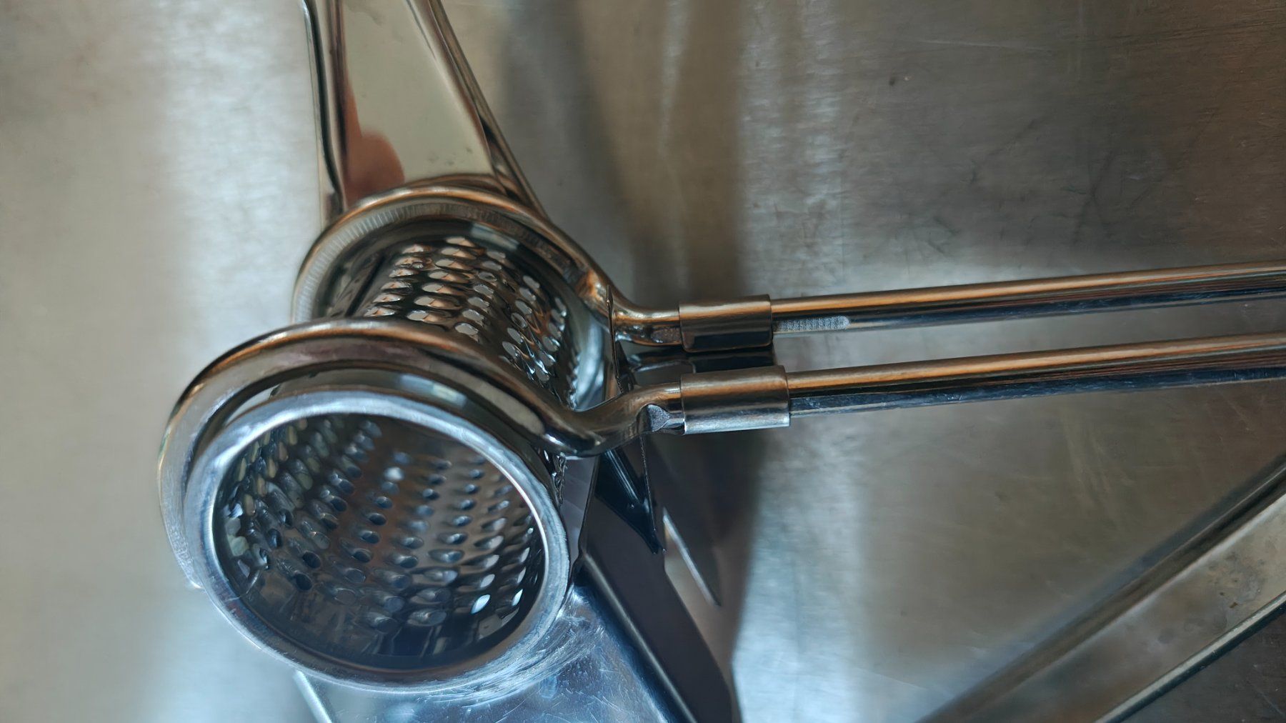 Elettrodomestici da cucina: Käsereibe gebraucht – Usato da Windisch venduto da conseillante 1