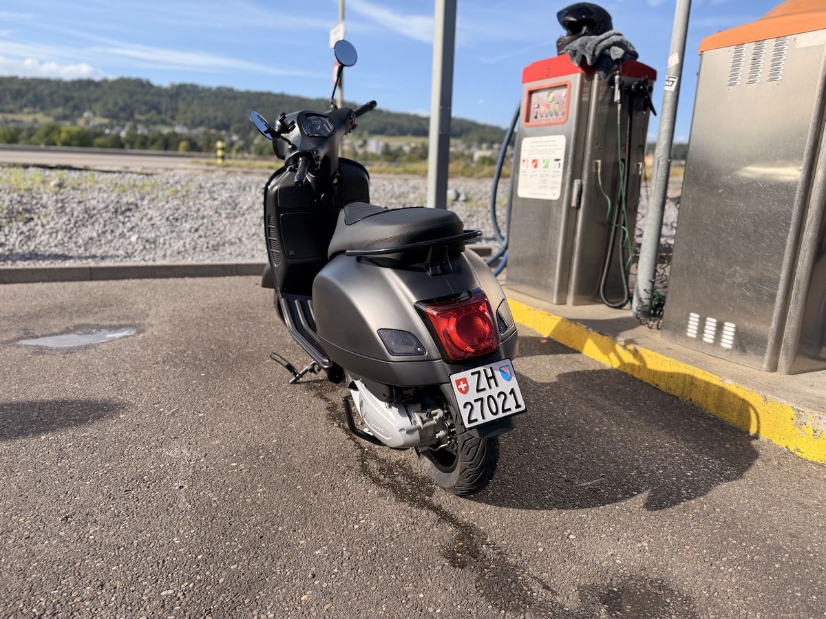 Vespa Scooter: Vespa GTS 300 HPE Notte – Usato da Schlieren venduto da caseiro1997 2